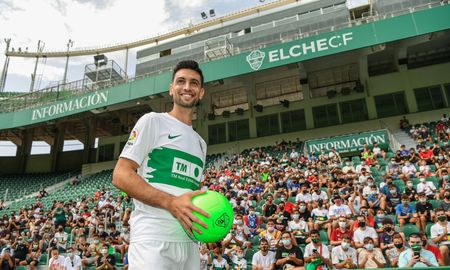 Javier Pastore fue presentado en público como nuevo jugador del Elche de España. Javier Pastore fue presentado en público como nuevo jugador del Elche de España.