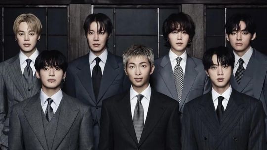 Los siete integrantes de BTS vuelven a unirse para presentar Arirang. El evento de este sábado en la Plaza Gwanghwamun marca el inicio de una gira que recorrerá más de 20 países durante el próximo año.&nbsp;