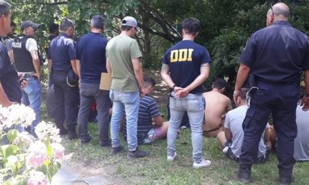 rugbiers: allanaron nuevamente la casa alquilada por los detenidos por el crimen de villa gesell rugbiers: allanaron nuevamente la casa alquilada por los detenidos por el crimen de villa gesell