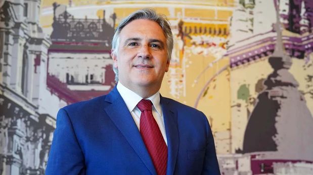 El gobernador de&nbsp;Córdoba, Martín Llaryora, anunció un aumento del 84,21% en el haber mínimo de las jubilaciones, que pasará de $380.000 a $700.000 mensuales.