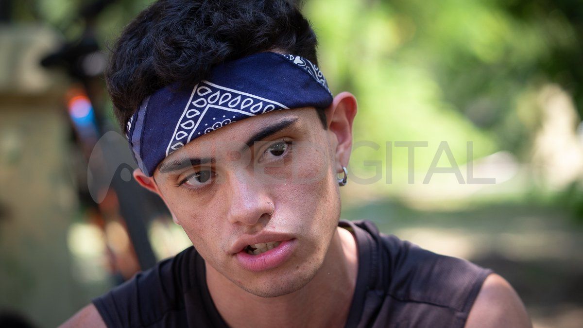 Luciano Arnold hace 4 o 5 años arrancó con el parkour y hoy en día se encarga de enseñarle a los demás.