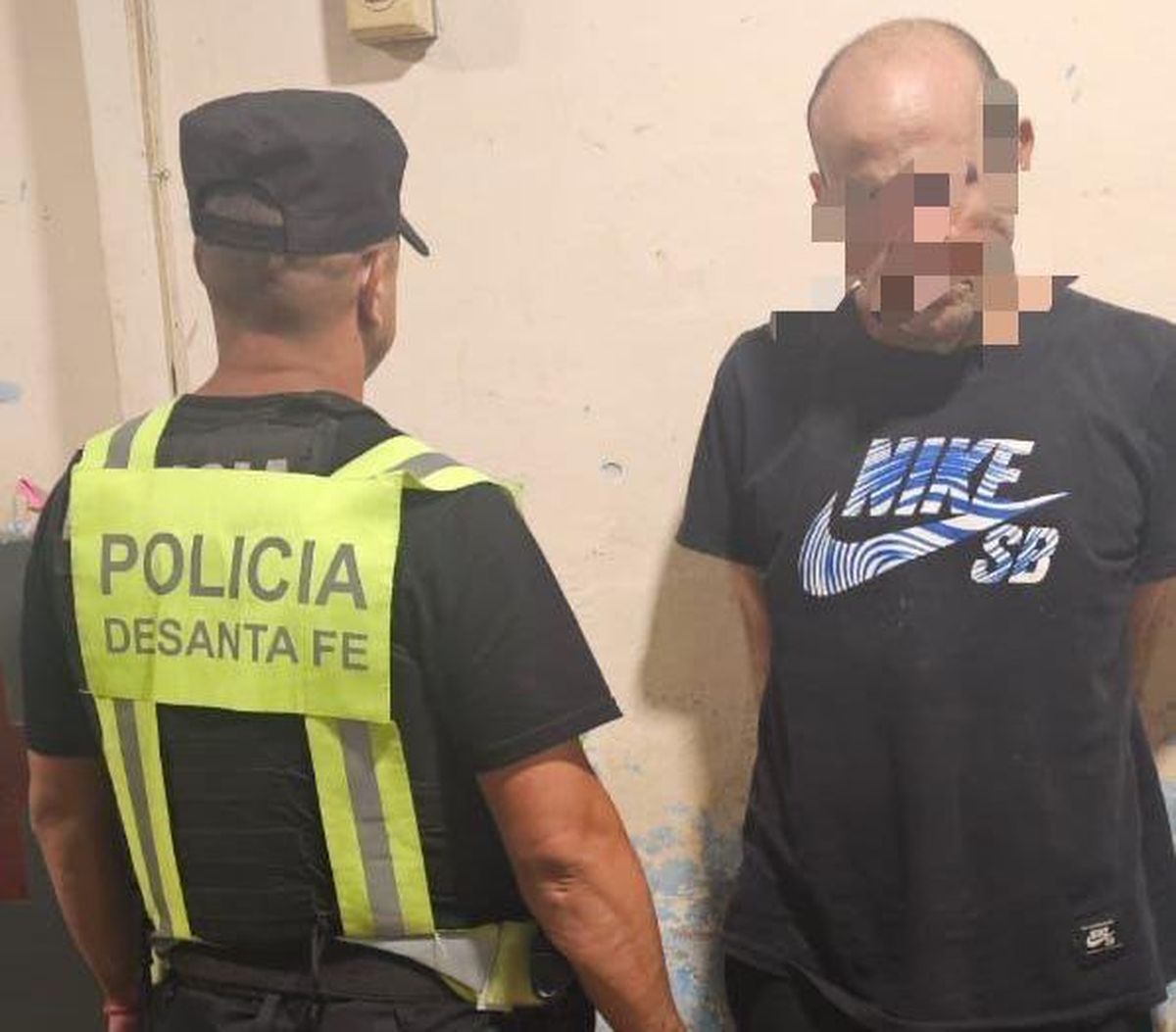 El hombre fue identificado y trasladado a la Subcomisaría 13ª de General Lagos, donde permanece alojado a disposición de la Justicia.