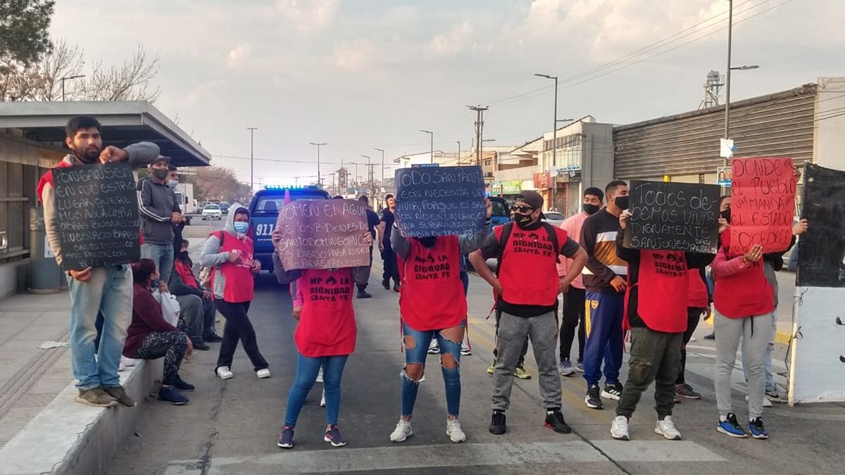 El reclamo originó durante la mañana problemas en la circulación vehicular en la zona de Blas Parera y Ayacucho.