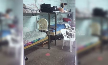 Más de 20 internos que se encontraban alojados dentro de la Unidad N°9 pasarán a cumplir la pena de manera domiciliaria y otros quedarán alojados en la granja de Las Flores. Más de 20 internos que se encontraban alojados dentro de la Unidad N°9 pasarán a cumplir la pena de manera domiciliaria y otros quedarán alojados en la granja de Las Flores.