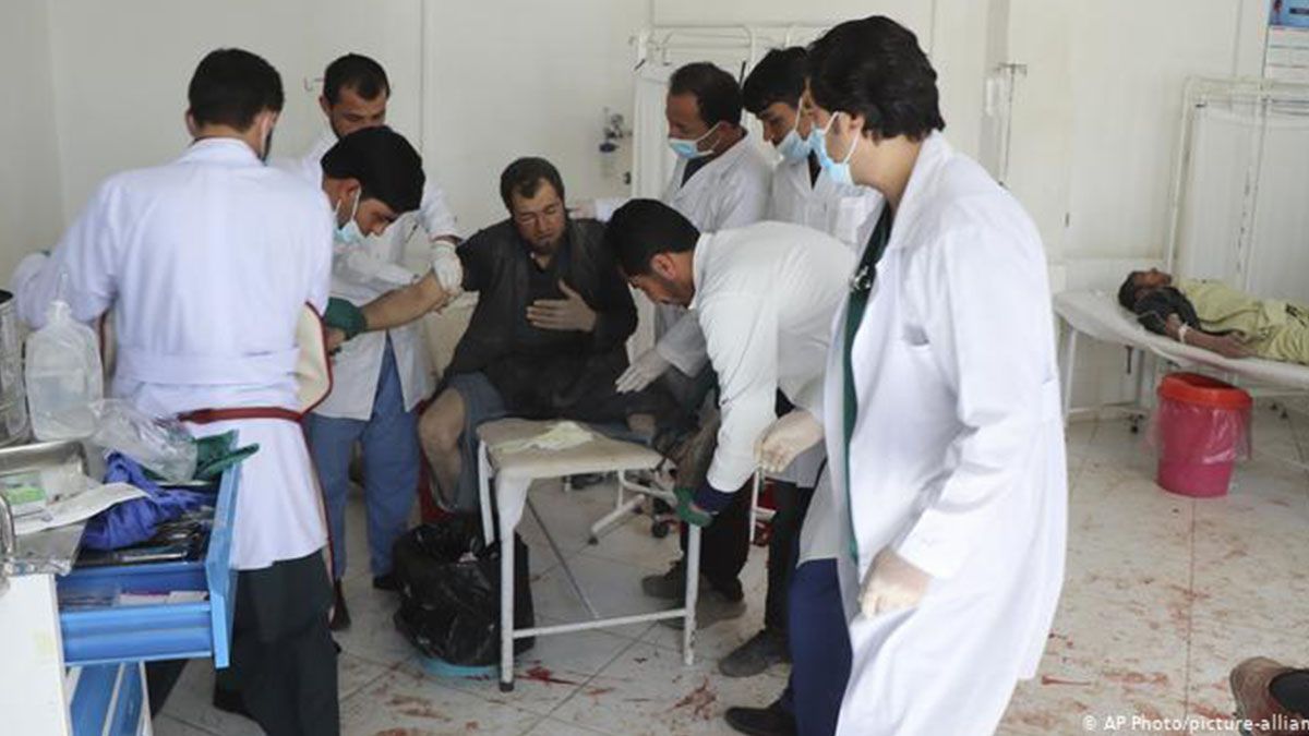 Según informó la cartera, el coche bomba estalló frente al cuartel de la policía de Ghor alrededor de las 11 hora local. Entre las víctimas también había miembros de las fuerzas de seguridad, indicó Gul Yakoobi, un funcionario de salud de Ghor.