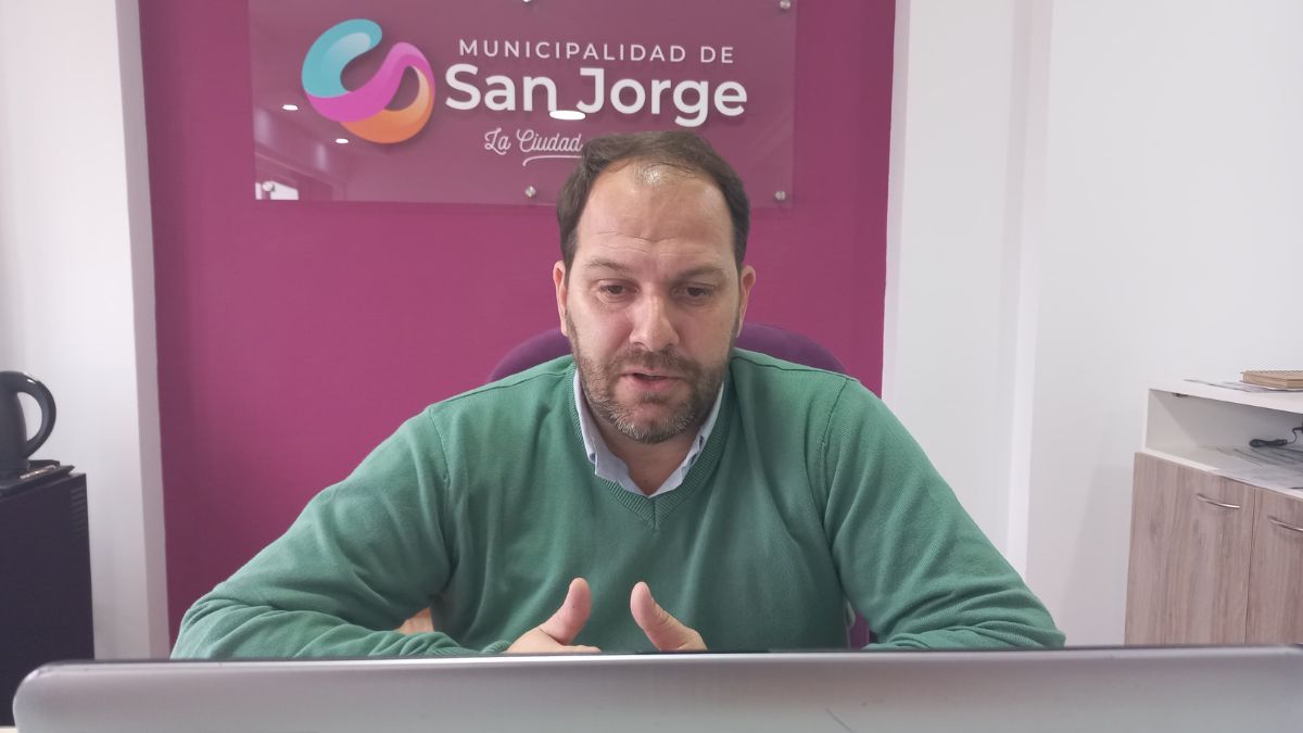 Juan Pablo Pellegrino realizó en AIRE un balance de sus seis meses de gestión como intendente de San Jorge.