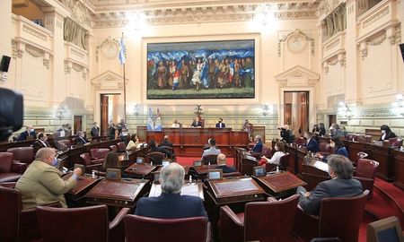 El proyecto para reformar la Corte Suprema de Justicia de Santa Fe ingresó a la Cámara de Diputados de la Provincia. El proyecto para reformar la Corte Suprema de Justicia de Santa Fe ingresó a la Cámara de Diputados de la Provincia.