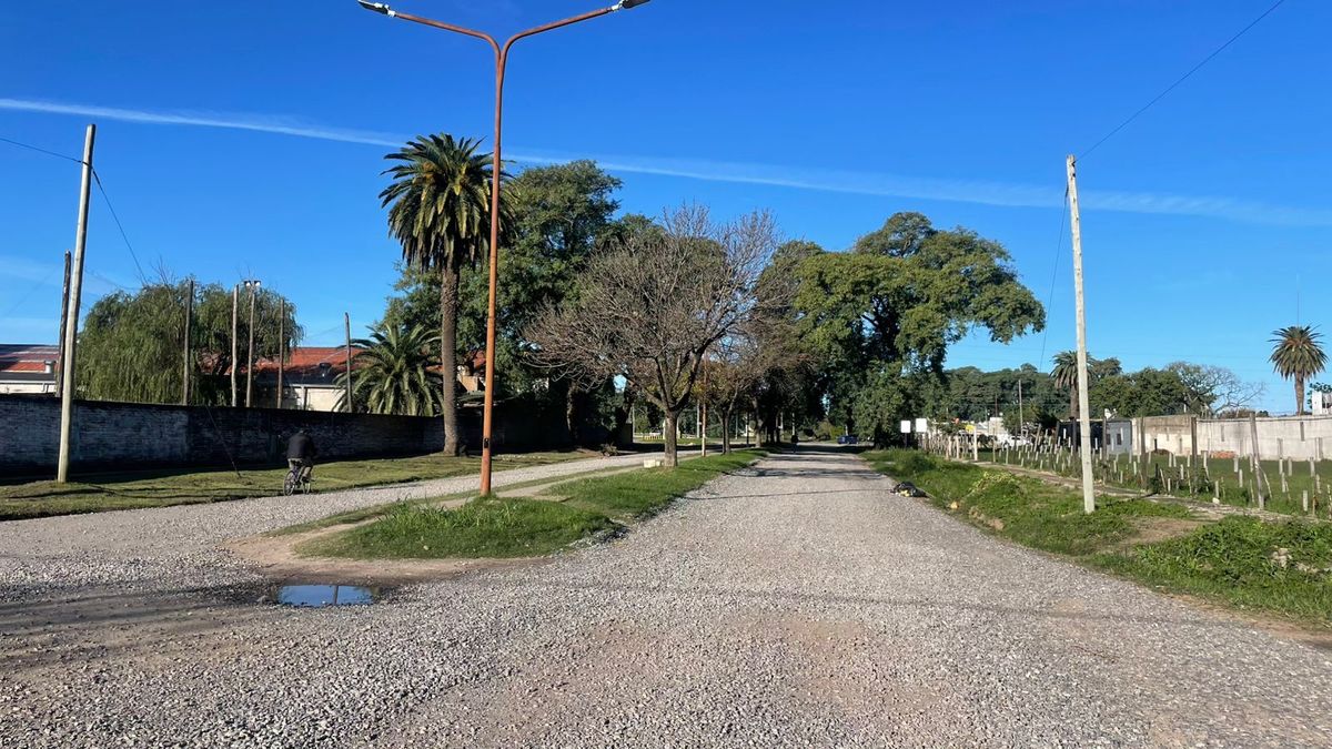 La Municipalidad lleva adelante un plan de trabajo de colocación de material granular de 10/30 en los barrios Las Delicias