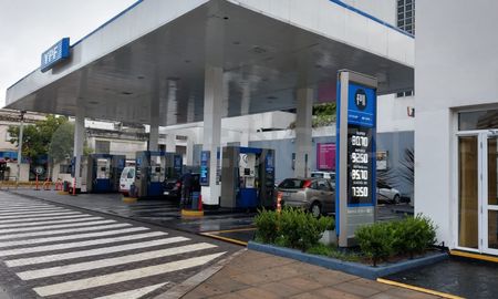 A comienzos de año, la Secretaría de Energía dispuso el nuevo sendero de precios que se extiende hasta mayo para recuperar los valores del biodiesel que se utiliza para el corte obligatorio del gasoil y el bioetanol para las naftas, luego de poco más de un año con un incremento del 10%. A comienzos de año, la Secretaría de Energía dispuso el nuevo sendero de precios que se extiende hasta mayo para recuperar los valores del biodiesel que se utiliza para el corte obligatorio del gasoil y el bioetanol para las naftas, luego de poco más de un año con un incremento del 10%.