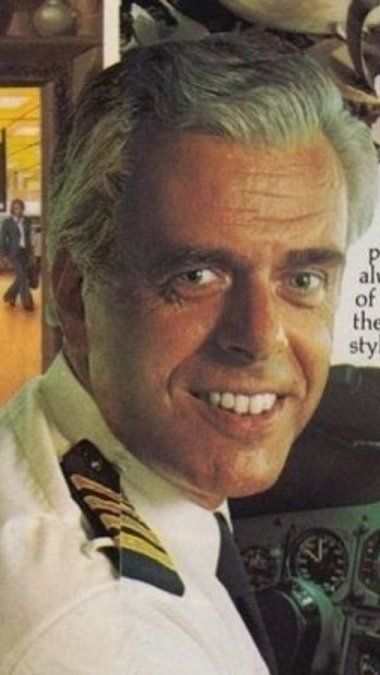 El capitán Jacob Louis Veldhuyzen van Zanten –de 50 años, y con 11.700 horas de vuelo, 1545 en Boeing 747– era el comandante del vuelo 4805 de KLM. Era el jefe de instructores de este tipo de avión y, además, estaba a cargo del departamento de Entrenamiento de la compañía. A pesar de su vasta experiencia, despegó sin autorización de la torre de control y fue el responsable del desastre.