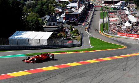 Una Ferrari en la curva del Gran Premio de Bélgica. Una Ferrari en la curva del Gran Premio de Bélgica.