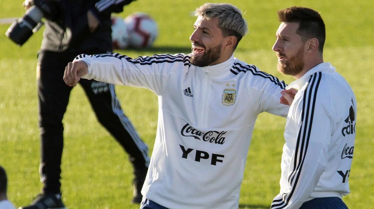 Messi y Agüero se entrenaron con normalidad de cara al partido con Brasil