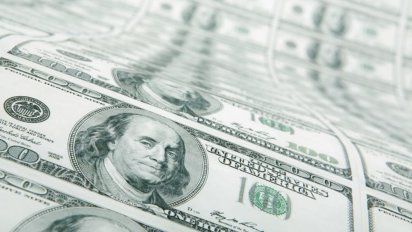 El dólar subió 3 centavos y termina la semana a $15,71