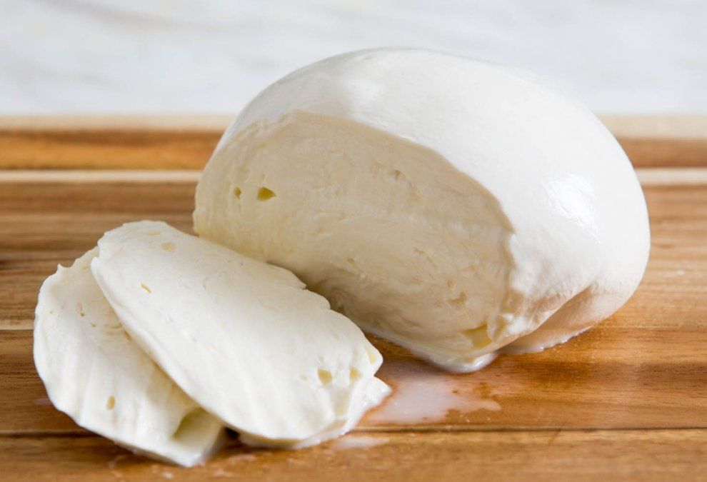 Queso mozzarella, la base del plato.