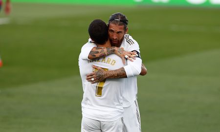 Con goles de Marcelo, Kroos y Sergio Ramos, Real Madrid derrotó al Eibar 3-1 y quedó a dos puntos del Barcelona en la tabla. Con goles de Marcelo, Kroos y Sergio Ramos, Real Madrid derrotó al Eibar 3-1 y quedó a dos puntos del Barcelona en la tabla.