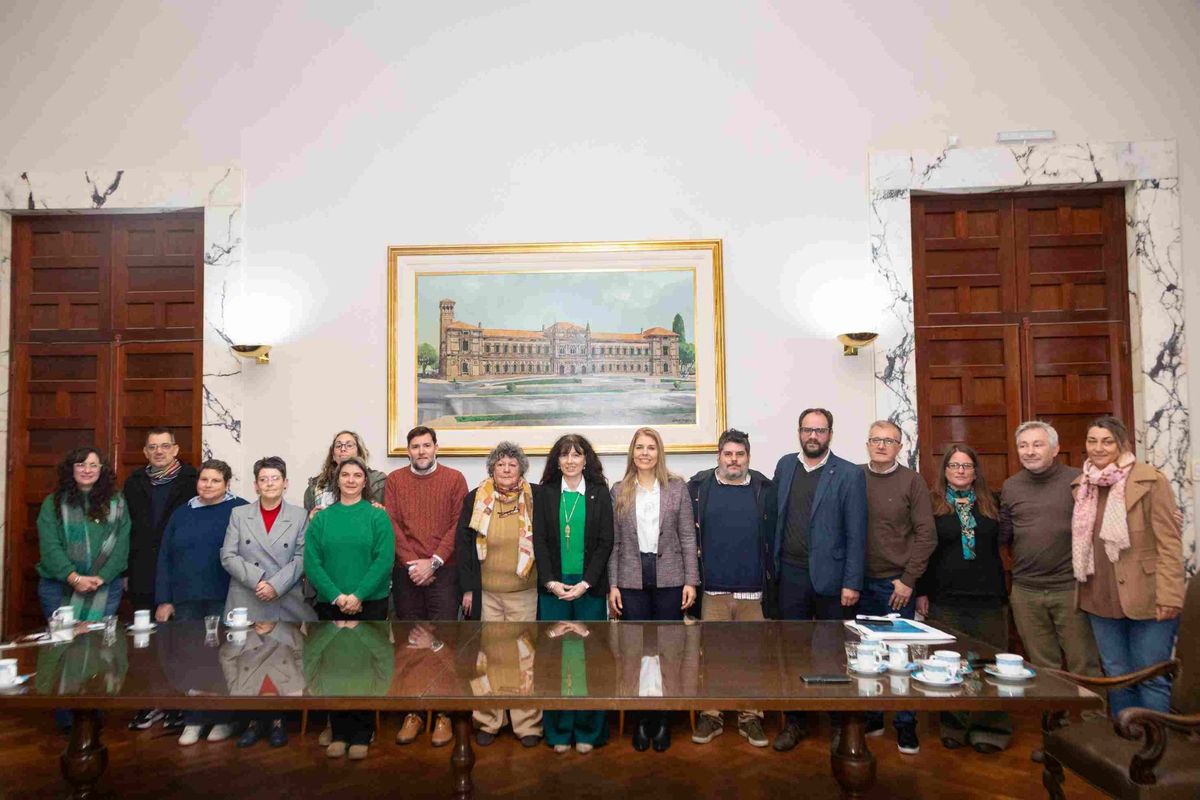 En el marco de las acciones de memoria y reparación de la Universidad Nacional del Litoral (UNL) se realizó un reconocimiento a la profesora Mabel Gallardo, quien fuera docente de Geografía de la Escuela Universitaria del Profesorado entre 1956 y 1979. En el marco de las acciones de memoria y reparación de la Universidad Nacional del Litoral (UNL) se realizó un reconocimiento a la profesora Mabel Gallardo, quien fuera docente de Geografía de la Escuela Universitaria del Profesorado entre 1956 y 1979.