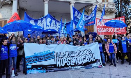 Los docentes públicos de Amsafé se concentrarán este viernes en la Caja de Jubilaciones de Santa Fe. Los docentes públicos de Amsafé se concentrarán este viernes en la Caja de Jubilaciones de Santa Fe.