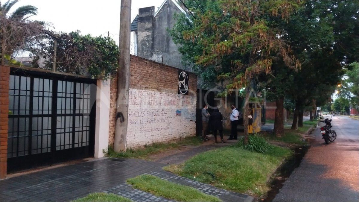 La víctima guardaba su moto en un garaje ubicado en Salvador Caputto al 3900.&nbsp;