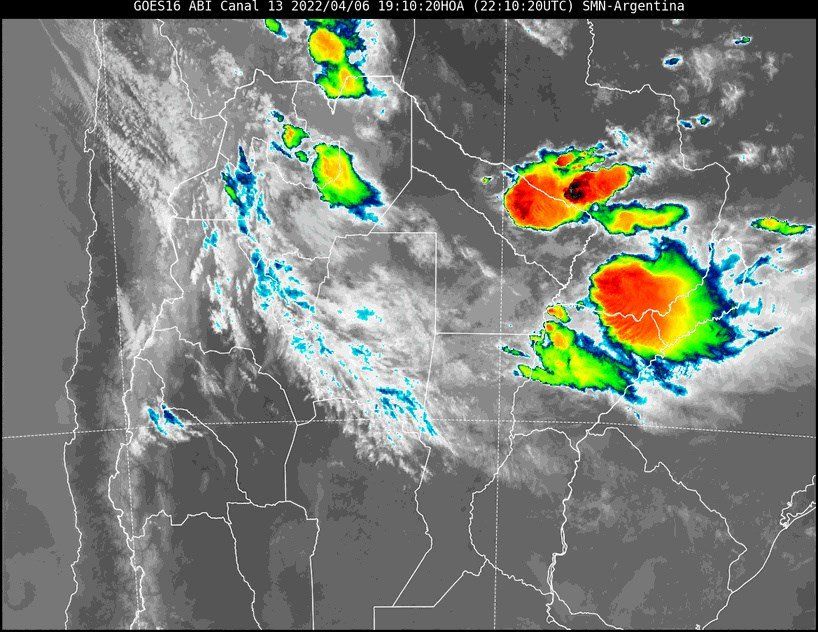 En la imagen satelital se observa el cielo de nuestra provincia con nubosidad que ingresa desde el noroeste. Esta nubosidad produce inestabilidad en el norte de la bota santafesina, que se traduce con algunas lluvias y tormentas aisladas.