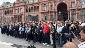 Intendentes de todo el país se manifestaron en Economía por recursos y obras