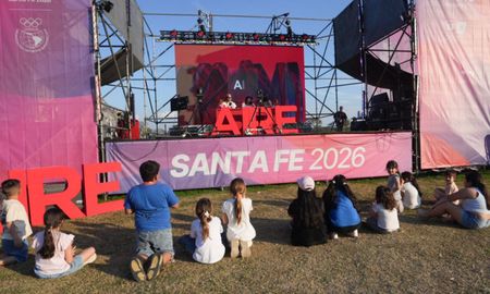 AIRE transmitió todo el sábado en el Fan Fest del Parque del Sur en una jornada especial con entrevistas, juegos y voces protagonistas.