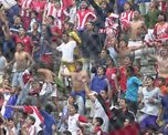 El jugador de Colón que miraba a Ezequiel Medrán desde la tribuna El jugador de Colón que miraba a Ezequiel Medrán desde la tribuna