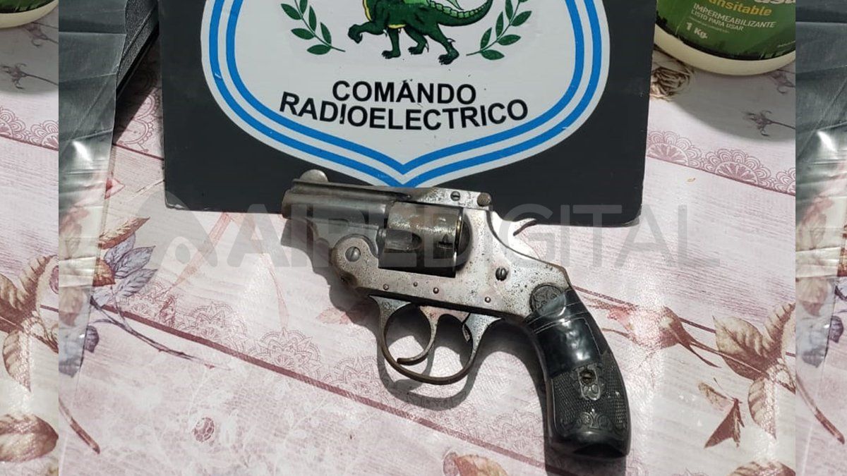 Durante el procedimiento los policías secuestraron un revolver.&nbsp;