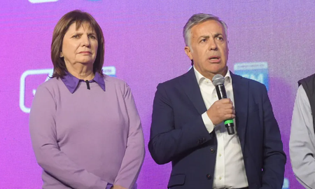 Alfredo Cornejo junto a Patricia Bullrich, quien viajó a Mendoza para celebrar el triunfo. Alfredo Cornejo junto a Patricia Bullrich, quien viajó a Mendoza para celebrar el triunfo.