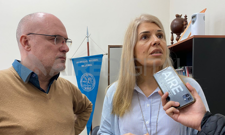 El defensor del Pueblo de Santa Fe y la decana de la Facultad de Ciencias Económicas de la UNL presentaron hoy los resultados del relevamiento sobre endeudamiento que fue realizado en la ciudad de Santa Fe en las dos últimas semanas de mayo. El defensor del Pueblo de Santa Fe y la decana de la Facultad de Ciencias Económicas de la UNL presentaron hoy los resultados del relevamiento sobre endeudamiento que fue realizado en la ciudad de Santa Fe en las dos últimas semanas de mayo.