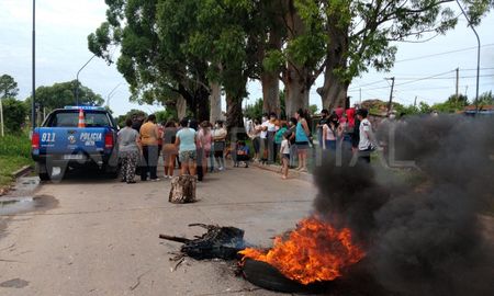 La policía llegó y mantuvo un diálogo con los vecinos La policía llegó y mantuvo un diálogo con los vecinos