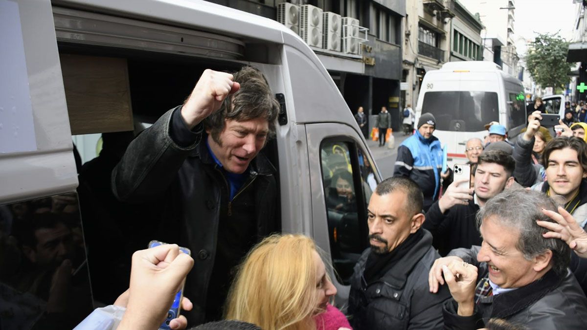 En el búnker de Javier Milei celebran una buena elección.