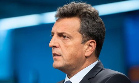 El presidente de la Cámara de Diputados de la Nación, Sergio Massa, pidió respeto en el inicio de la sesión en la que se debatirá el aborto legal. El presidente de la Cámara de Diputados de la Nación, Sergio Massa, pidió respeto en el inicio de la sesión en la que se debatirá el aborto legal.