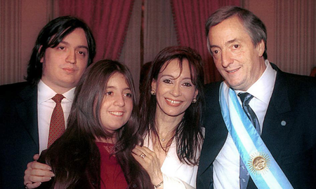 Florencia Kirchner junto a su familia Florencia Kirchner junto a su familia