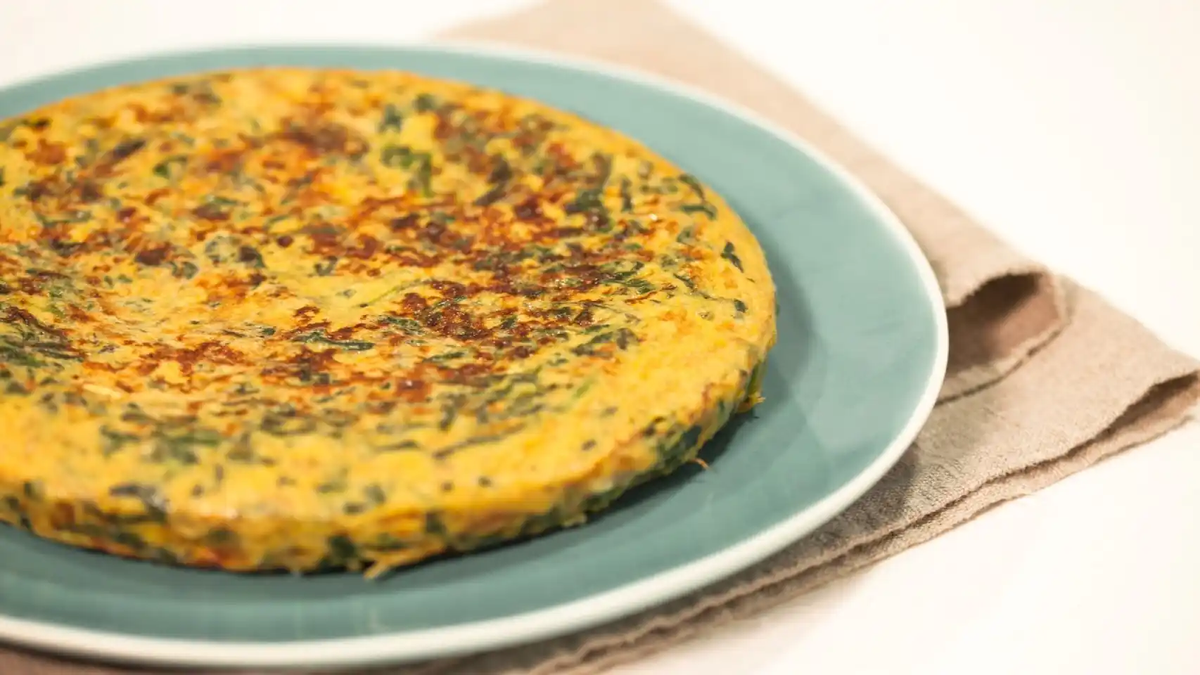 La tortilla de espinaca y zanahoria sin harina es un plato muy sencillo de hacer y lleva ingredientes que seguro tenés en casa. La tortilla de espinaca y zanahoria sin harina es un plato muy sencillo de hacer y lleva ingredientes que seguro tenés en casa. 