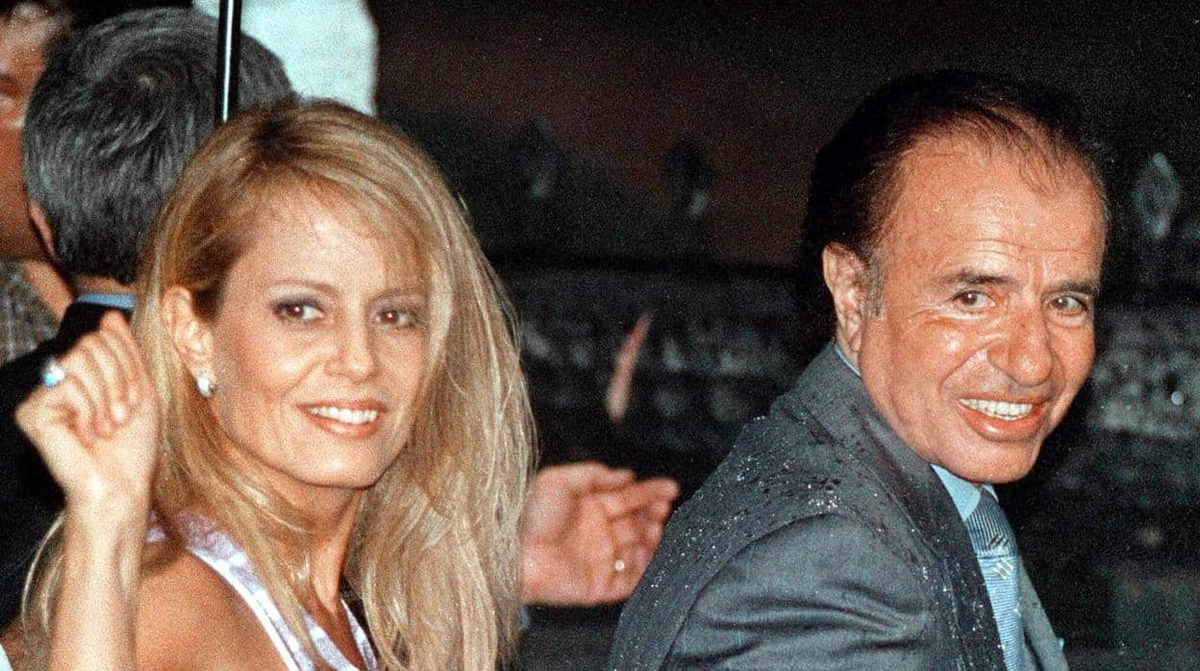 Carlos Menem y Cecilia Bolocco se casaron en 2001 y se separaron en 2007 por una infidelidad de ella. Carlos Menem y Cecilia Bolocco se casaron en 2001 y se separaron en 2007 por una infidelidad de ella.