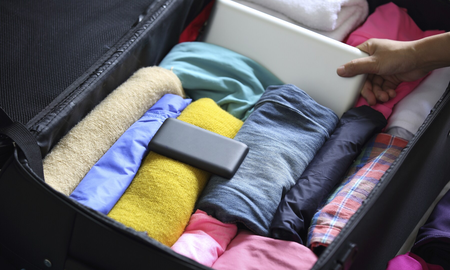 Organizar una maleta de viaje de manera eficiente es esencial para evitar contratiempos y maximizar el espacio disponible. Organizar una maleta de viaje de manera eficiente es esencial para evitar contratiempos y maximizar el espacio disponible.