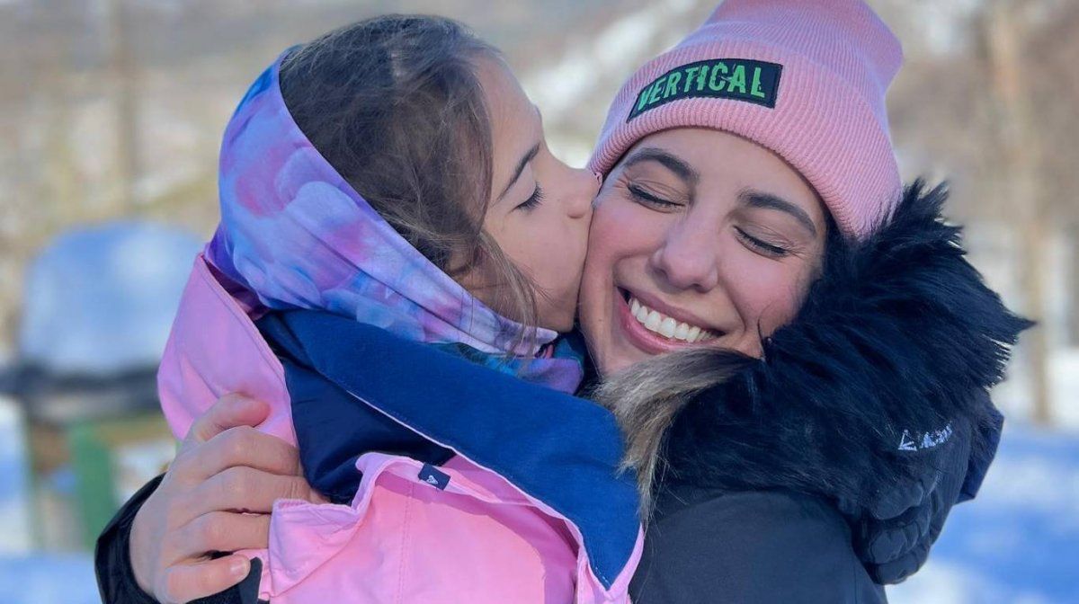 Cinthia Fernández disfruta de unos días en el sur con sus hijas.