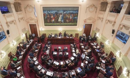 Tras 62 años de vigencia, la Constitución de Santa Fe ya tiene sus primeros cambios avalados por la Convención del 25. Tras 62 años de vigencia, la Constitución de Santa Fe ya tiene sus primeros cambios avalados por la Convención del 25.