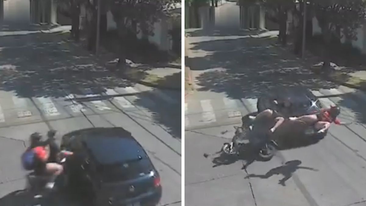 Los motociclistas fueron expulsados por el aire tras chocar contra un auto en Córdoba.