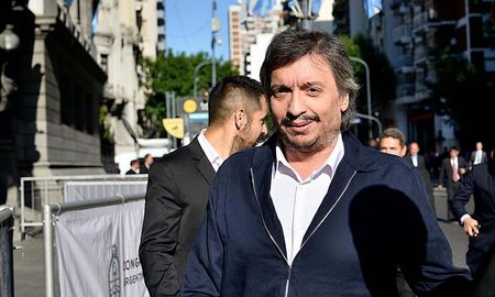 El hijo de la vicepresidenta Cristina Kirchner ingresó al hospital el último sábado por la noche debido a un cuadro agudo que se interpreta como cólico renal, según indicó el parte médico oficial. El hijo de la vicepresidenta Cristina Kirchner ingresó al hospital el último sábado por la noche debido a un cuadro agudo que se interpreta como cólico renal, según indicó el parte médico oficial.