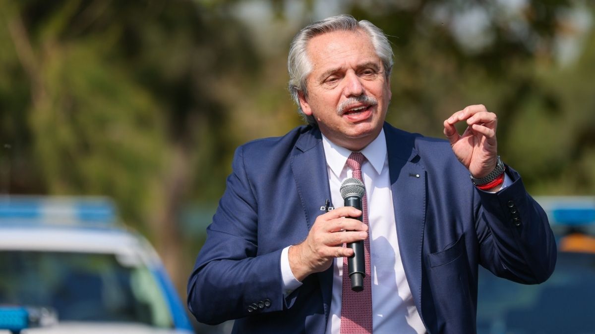 Alberto Fernández anunció el envío de mil gendarmes al conurbano bonaerense para sumarse a otras fuerzas de seguridad en los controles por dos semanas ante las nuevas restricciones en medio de la pandemia de coronavirus.