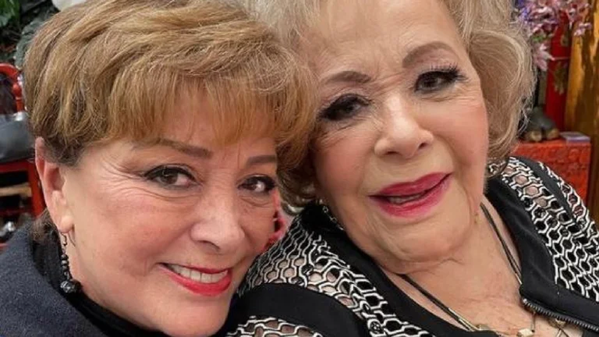 Sylvia Pasquel ha estado al pendiente de la salud de su madre e informando a la prensa.