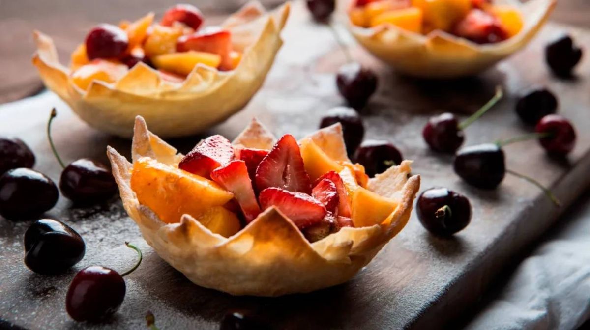 Tulipas de duraznos y frutillas