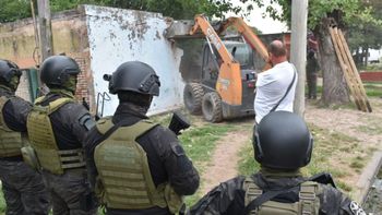 Este jueves se derribó un nuevo punto de venta de drogas en San Lorenzo, y la Provincia se aproxima al centenar de intervenciones en todo el territorio de Santa Fe.