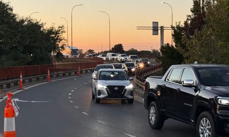 Tránsito cargado en el viaducto Oroño. Tránsito cargado en el viaducto Oroño.