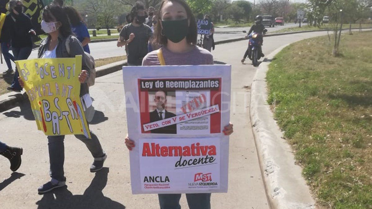 En la ciudad de Santa Fe la concentración fue en la fuente de la Cordialidad desde donde marcharon hasta la Casa del Maestro, mientras que en Rosario hubo movilización desde la Casa de Gobernación hasta la Ex Rural.