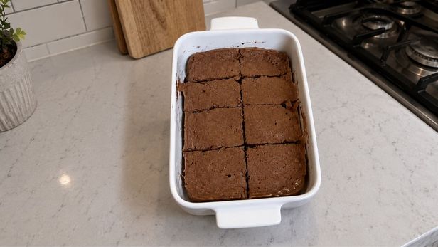 Esta receta de bizcochuelo con banana y cacao se hace en microondas y sin harina. Esta receta de bizcochuelo con banana y cacao se hace en microondas y sin harina.