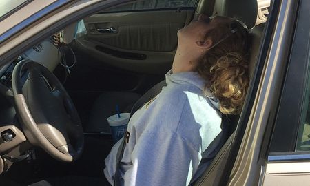 fue viral su foto casi muerta al volante por sobredosis de heroina y asi esta tres anos despues fue viral su foto casi muerta al volante por sobredosis de heroina y asi esta tres anos despues