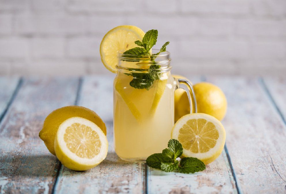 Beneficios de tomar jugo de limón con cáscara