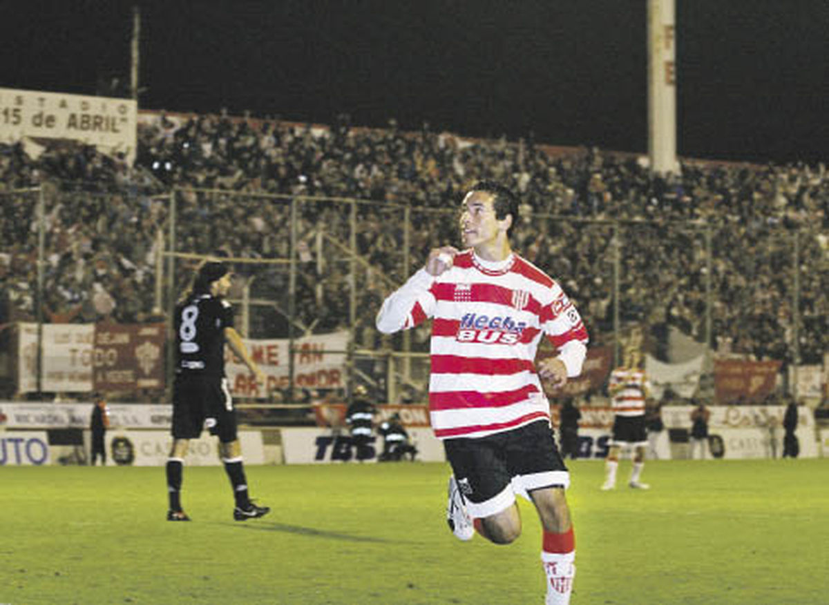 Ricardo Acosta con la camiseta de Unión. Ricardo Acosta con la camiseta de Unión.